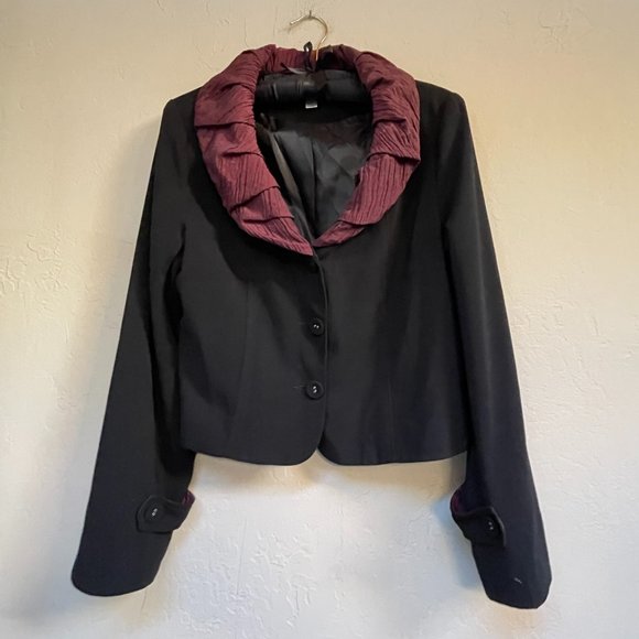 Anne Giorgio Jackets & Blazers - Anne Giorgio Women's Black with Ruffle Collar Crop Blazer Jacket Size Small